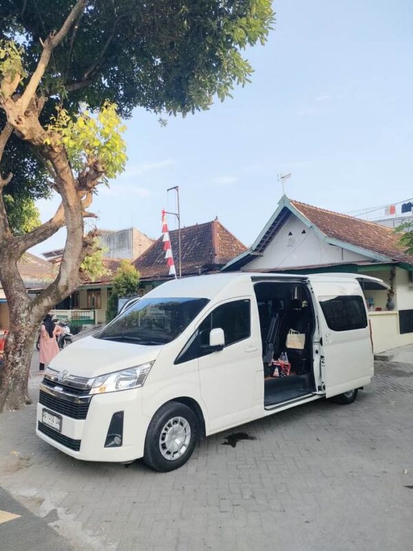 sewa mobil hiace premio Jogja