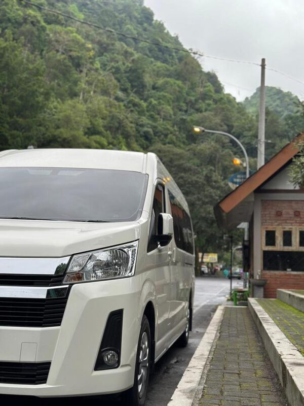 sewa mobil hiace premio Jogja