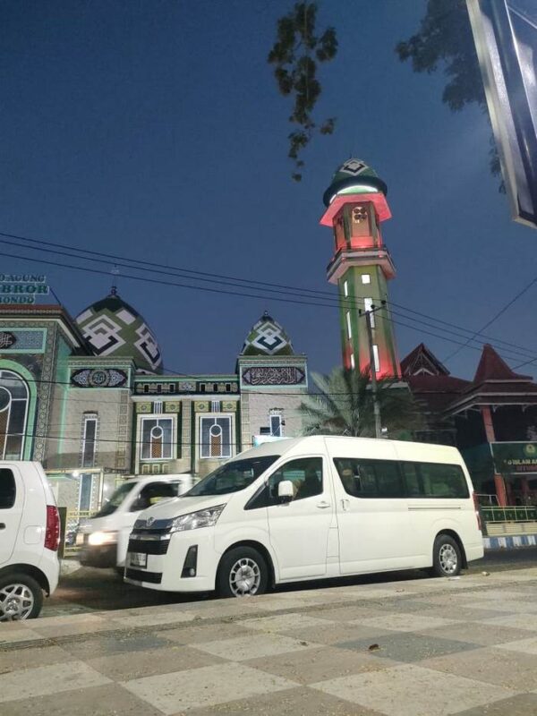 sewa mobil hiace premio Jogja